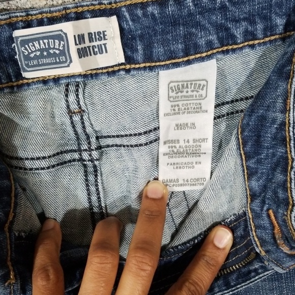 3/$20 Signature Bootcut Women's Jeans Pant Size 14 - Picture 3 of 6